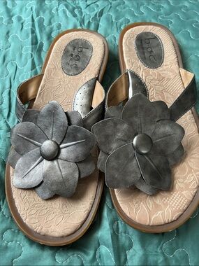b.o.c. Metallic Pewter Flower Slide Sandals - SZ 9 Women's